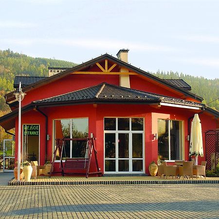 Hotel Krak Мысленице Экстерьер фото