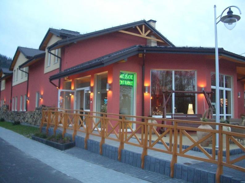 Hotel Krak Мысленице Экстерьер фото