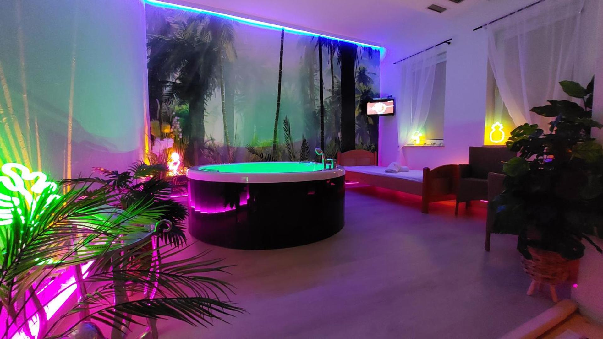 Hotel Krak Мысленице Экстерьер фото