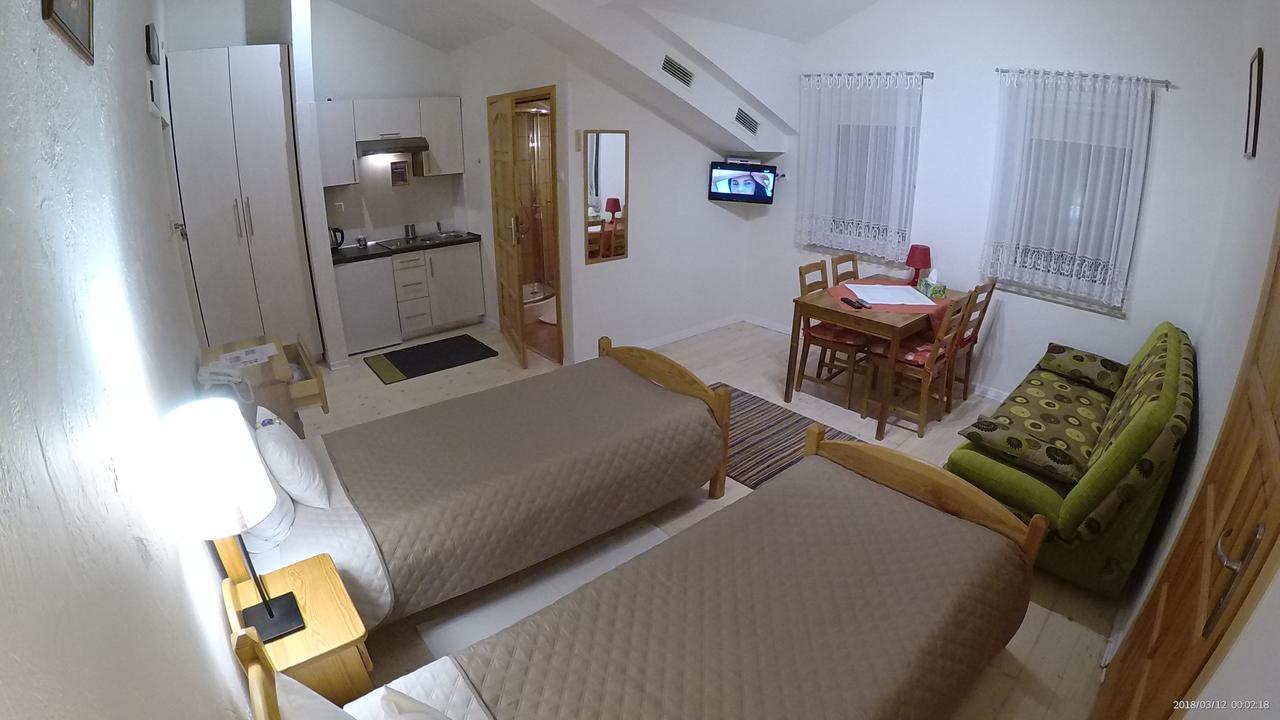 Hotel Krak Мысленице Экстерьер фото