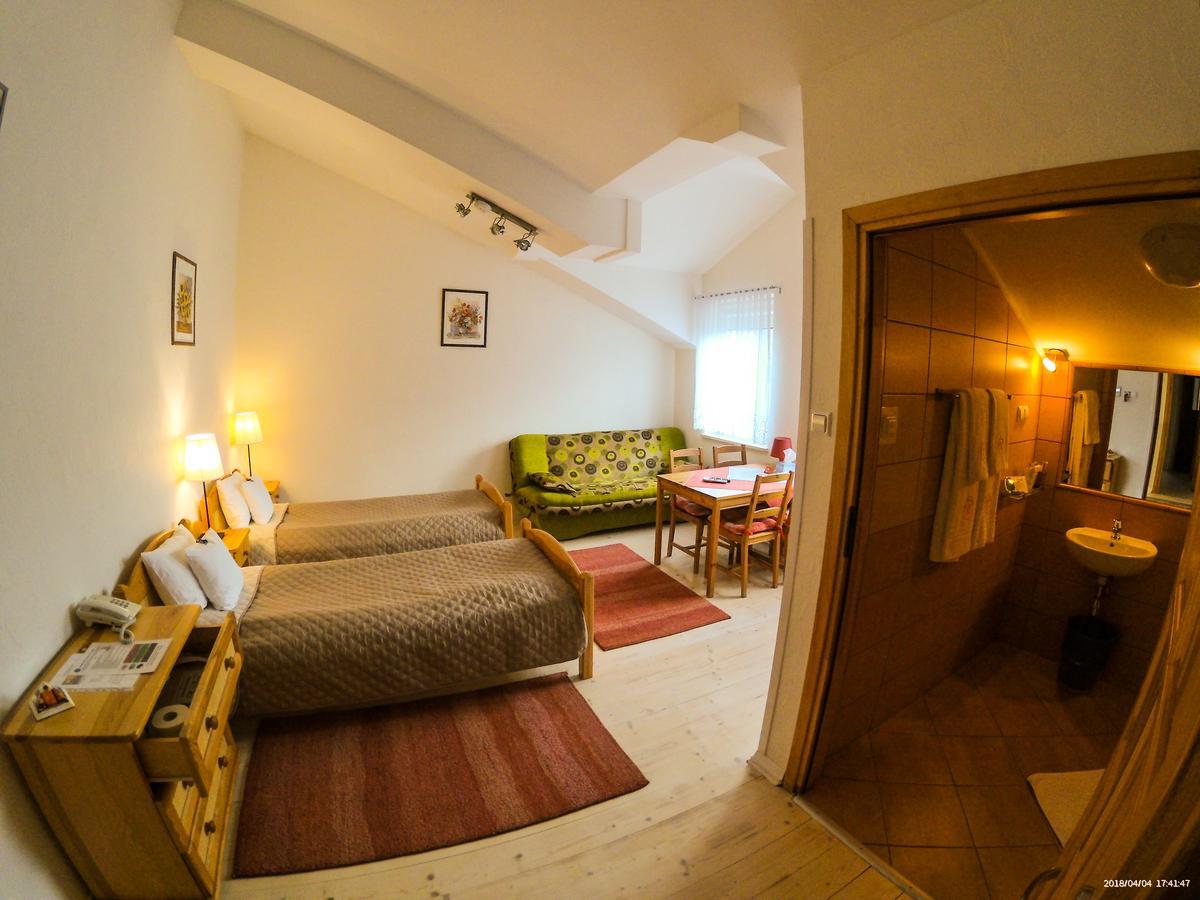 Hotel Krak Мысленице Экстерьер фото