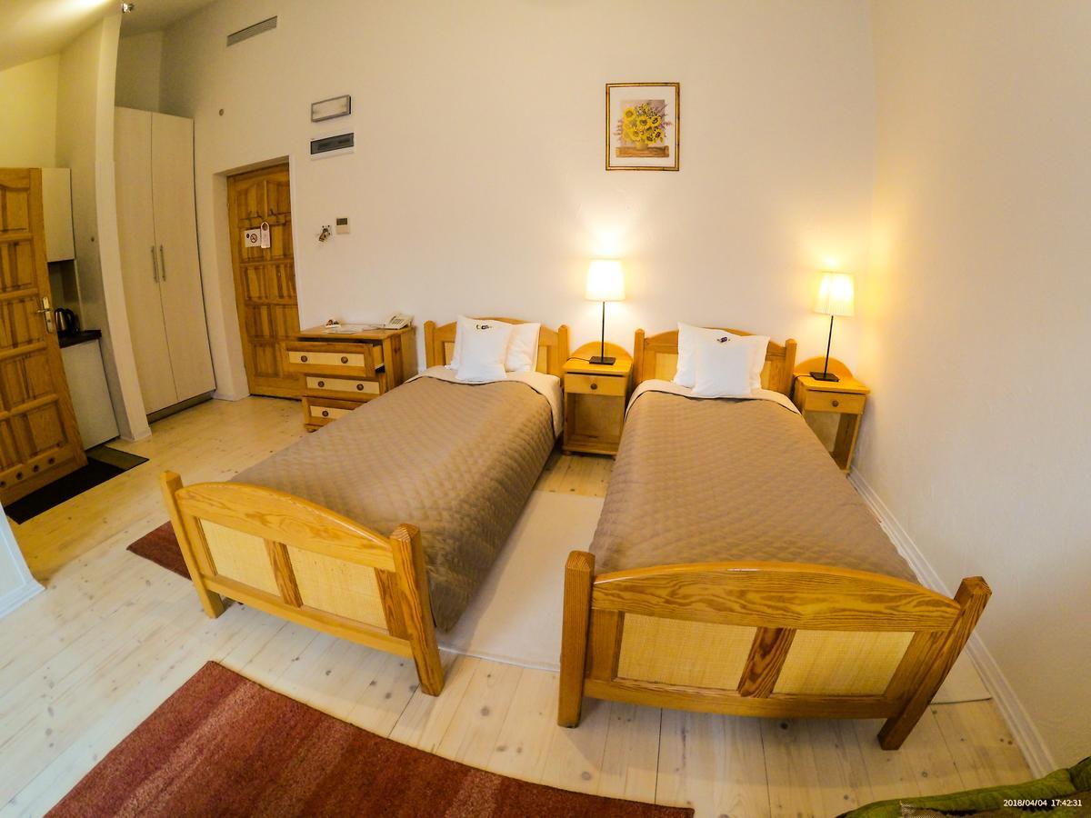 Hotel Krak Мысленице Экстерьер фото