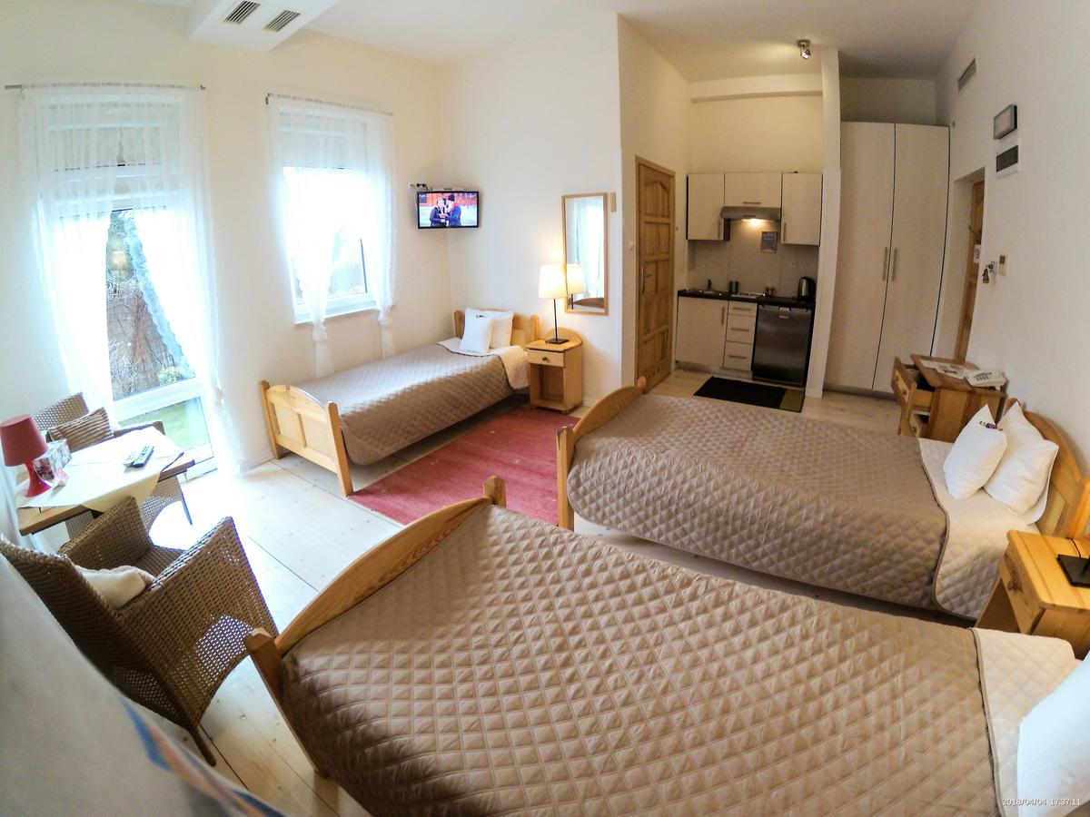 Hotel Krak Мысленице Экстерьер фото