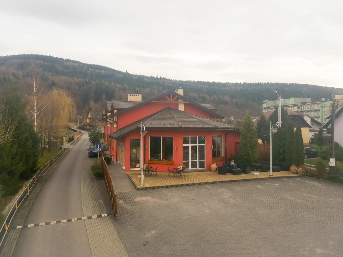 Hotel Krak Мысленице Экстерьер фото