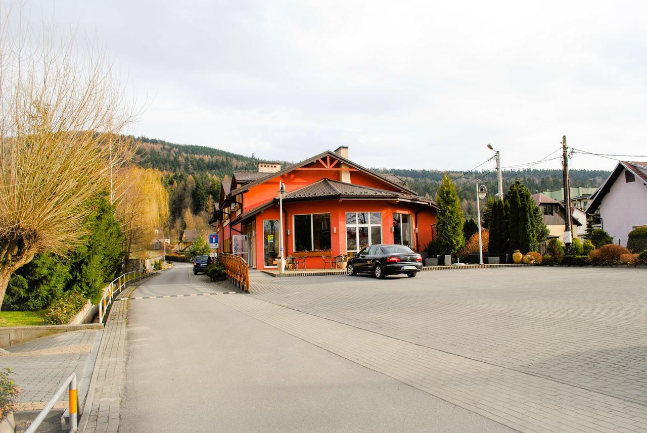Hotel Krak Мысленице Экстерьер фото