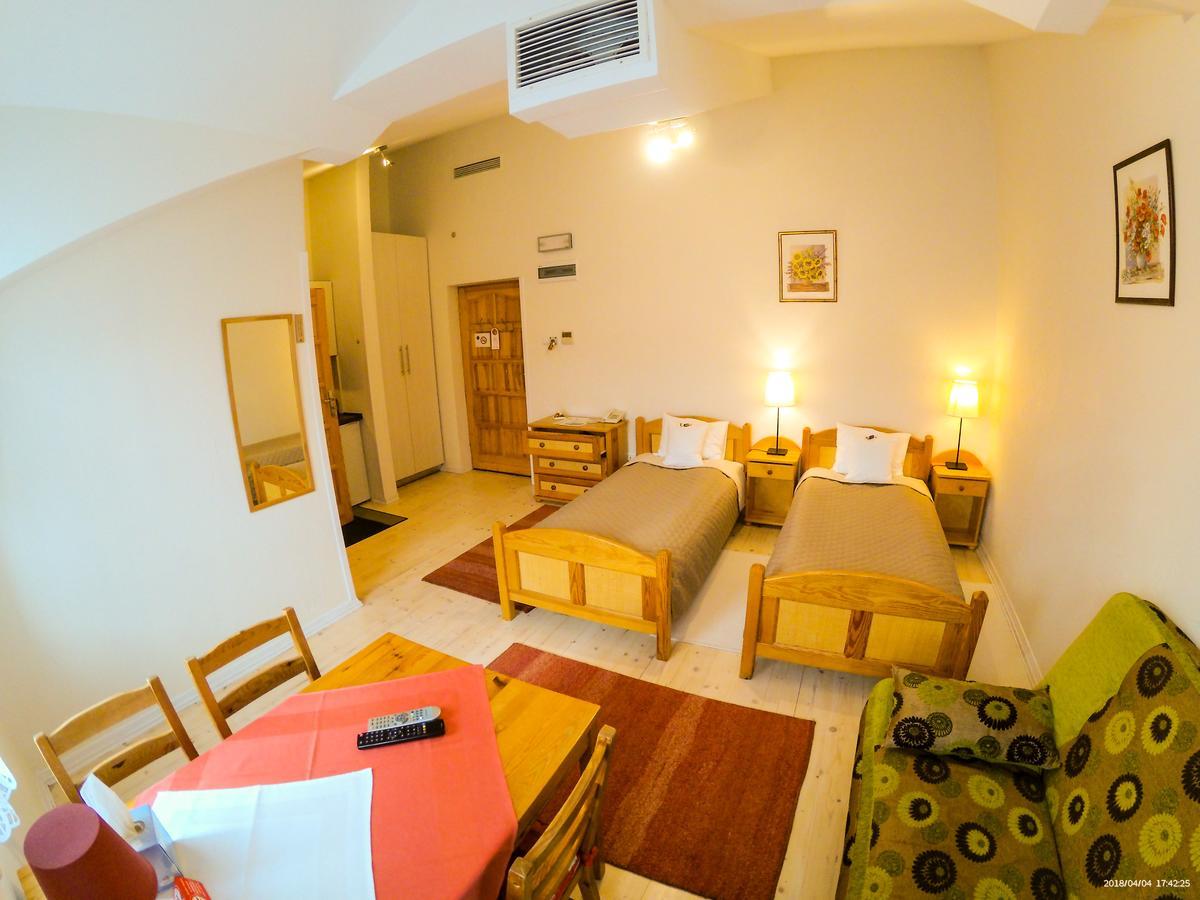 Hotel Krak Мысленице Экстерьер фото