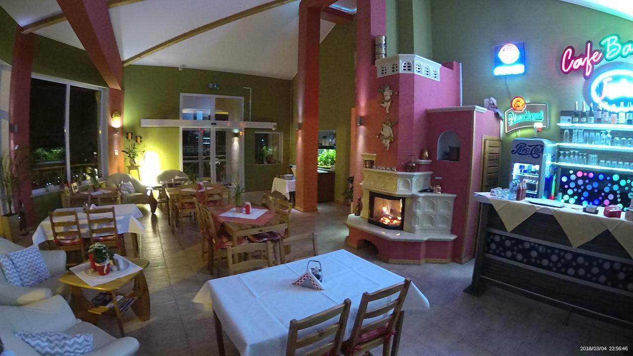 Hotel Krak Мысленице Экстерьер фото