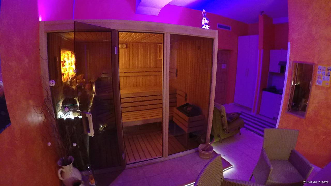 Hotel Krak Мысленице Экстерьер фото